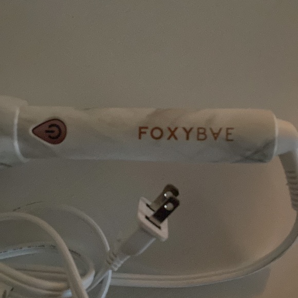 FoxyBae Curling Wand - Picture 3 of 3